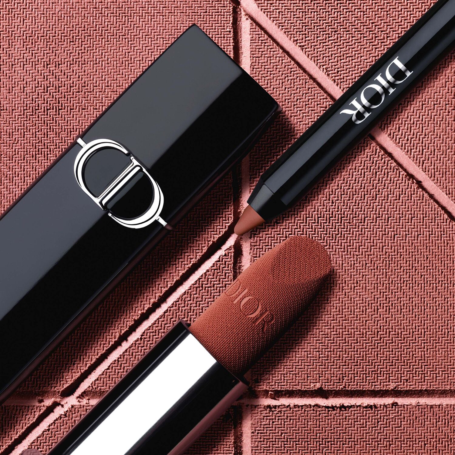 ROUGE DIOR CONTOUR (LÁPIZ PERFILADOR DE LABIOS QUE NO TRANSFIERE LARGA DURACIÓN)